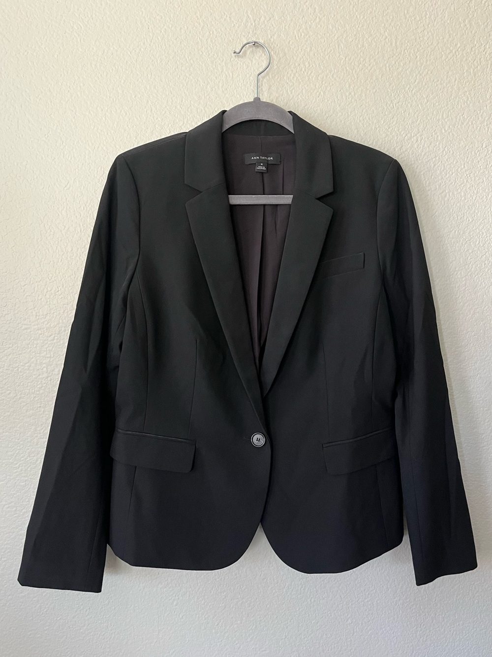 Ann Taylor Classic Black Single Button Blazer Women's Size 10